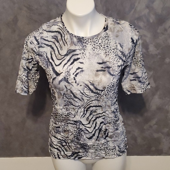 Sno Skins Tops - Sno Skins White Animal Print Blouse Sz MD